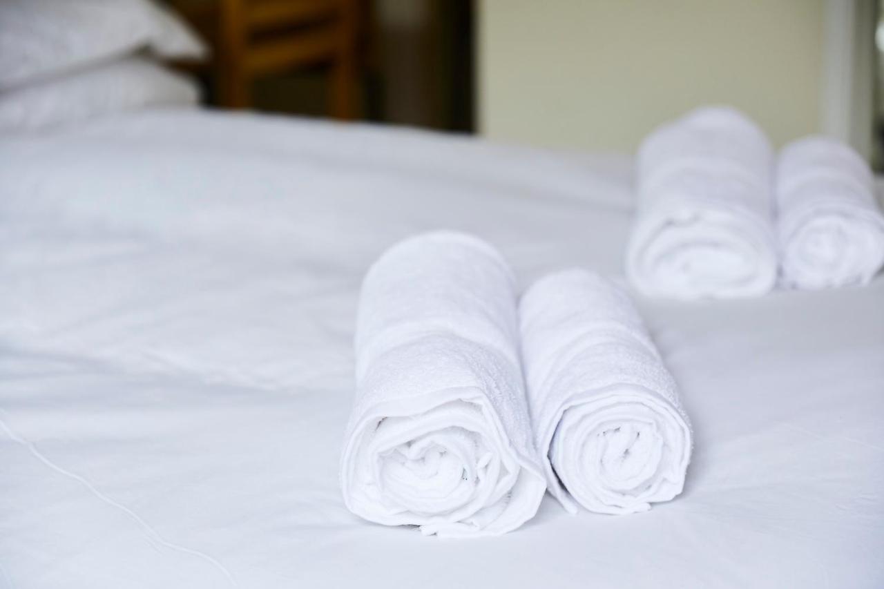 梅登黑德格伦费尔勋爵旅馆住宿加早餐旅馆 外观 照片 Clean towels on a bed