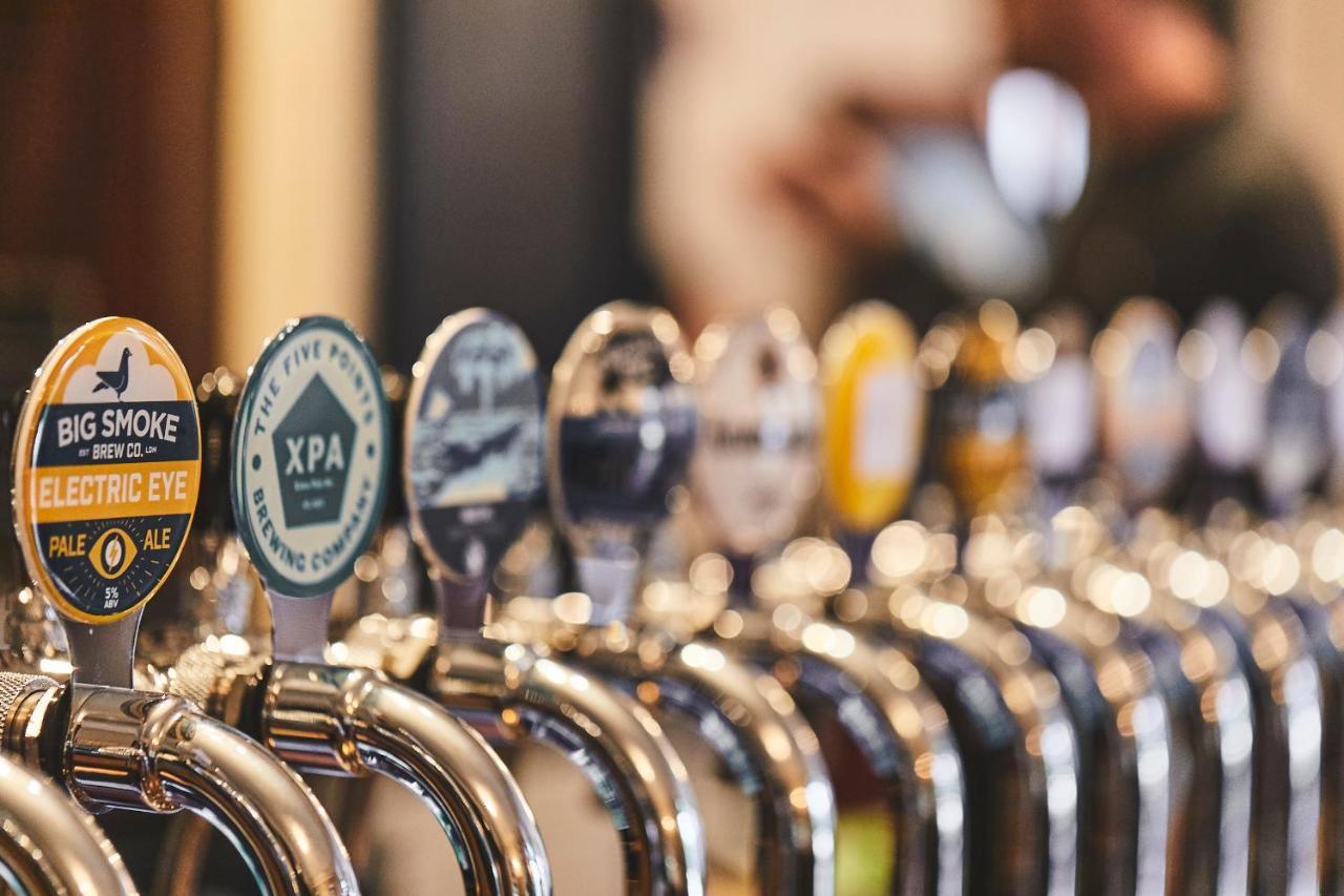 梅登黑德格伦费尔勋爵旅馆住宿加早餐旅馆 外观 照片 Beer taps at the brewery